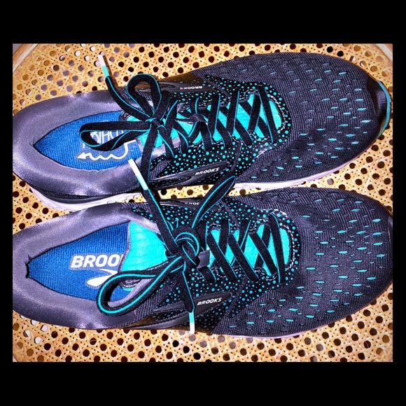 brooks dna sneakers